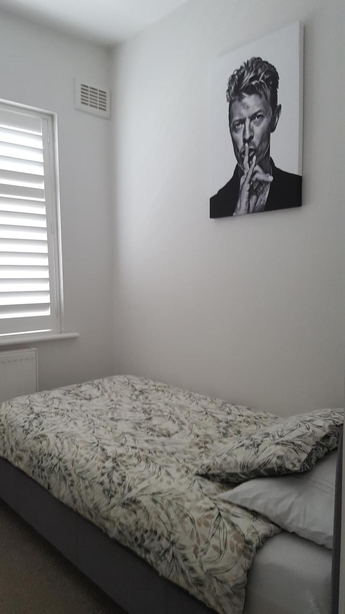 Family Home With Easy Commute To London! Croydon Bagian luar foto